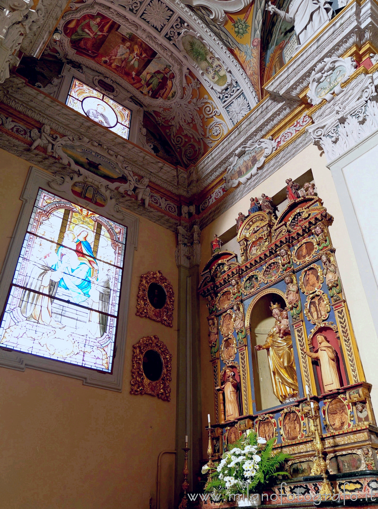 Veglio (Biella) - Ancona della Madonna del Rosario nella Chiesa parrocchiale di San Giovanni